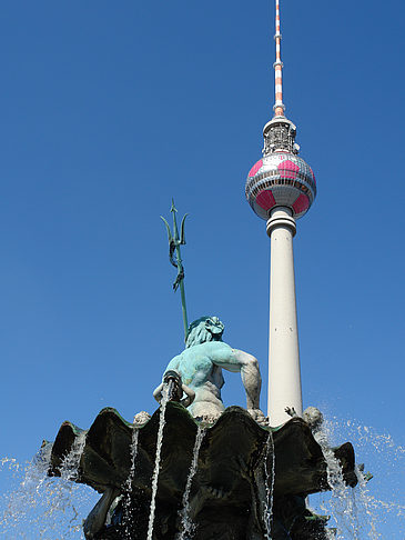 Fotos Fernsehturm mit Neptunbrunnen