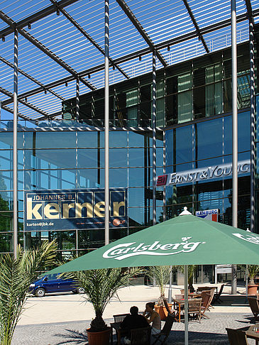 Fotos Ernst and Young - Straßencafe