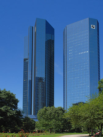 Deutsche Bank mit Weg Fotos