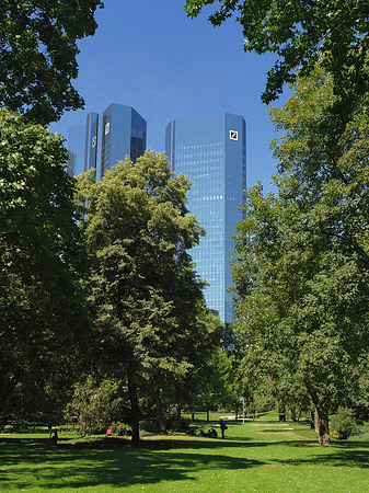 Fotos Deutsche Bank mit Wiese | Frankfurt am Main