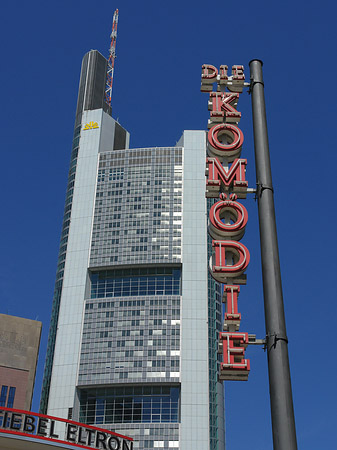 Commerzbank hinter Komödie Fotos