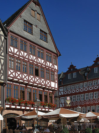 Haus Löwenstein neben großem Laubenberg