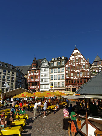 Fotos Römer mit Schirmen | Frankfurt am Main