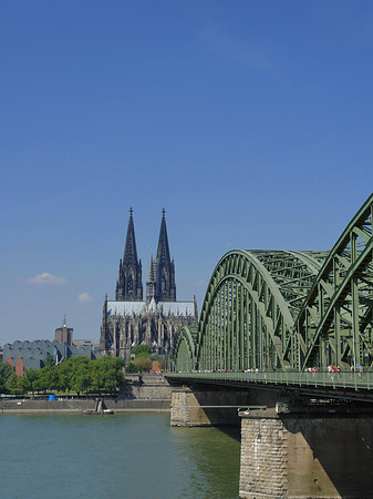 Hohenzollernbrücke am Kölner Dom Foto 