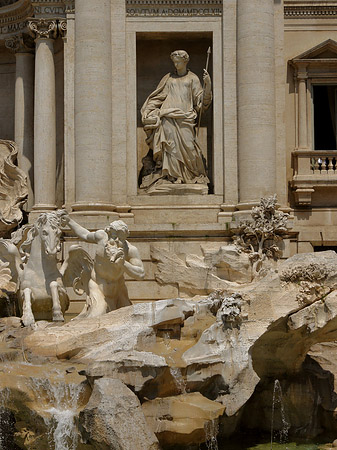 Statuen am Trevibrunnen Fotos