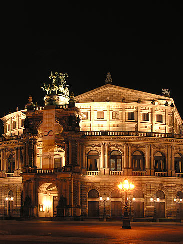 Semperoper bei Nacht Foto 