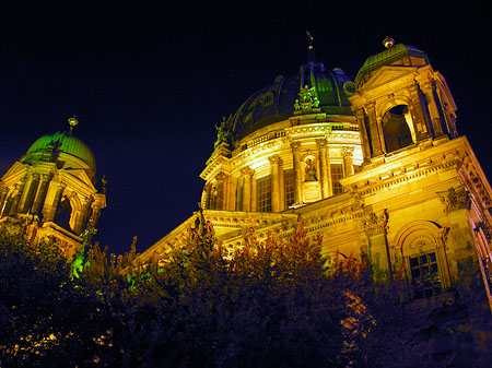 Foto Berliner Dom bei Nacht