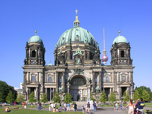 Berliner Dom mit Fernsehturm Fotos