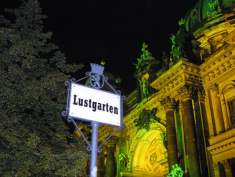 Lustgarten bei Nacht