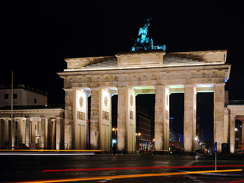 Fotos Brandenburger Tor mit Straßenverkehr
