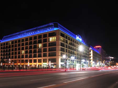 Radisson bei Nacht