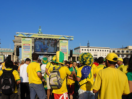 Fotos Fans am Brandenburger Tor