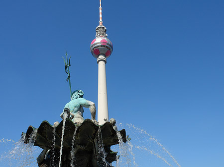 Fotos Fernsehturm mit Neptunbrunnen