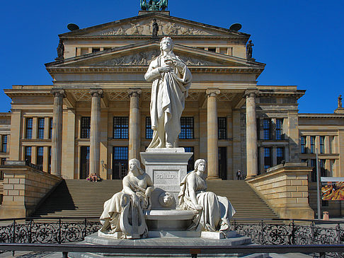 Schillerdenkmal mit Konzerthaus Fotos