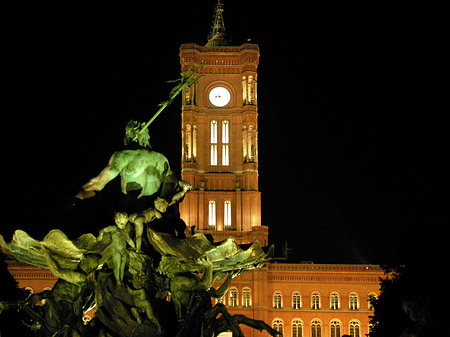 Foto Rotes Rathaus bei Nacht - Berlin