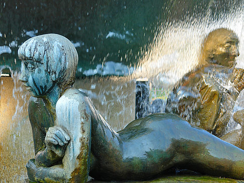 Foto Figuren am Brunnen - Berlin