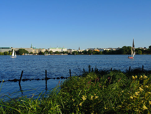 Blick nach Osten von der Außenalster Foto 