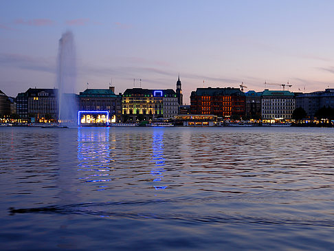 Foto Fontäne auf der Binnenalster - Hamburg