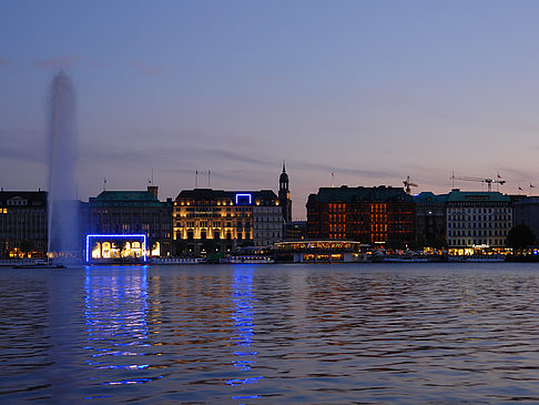 Fontäne auf der Binnenalster Foto 