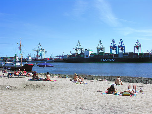 Strand und Hafen von Övelgönne Foto 