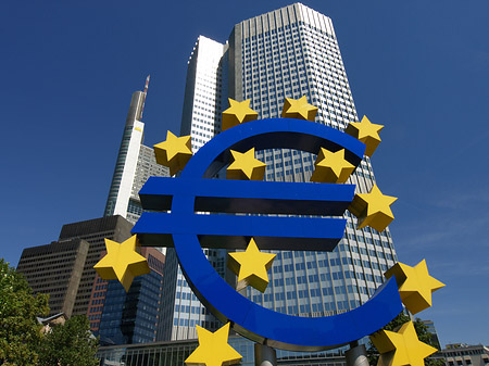 Eurozeichen mit Eurotower