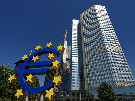 Foto Eurozeichen mit Eurotower