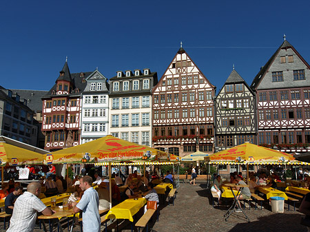 Foto Römer mit Schirmen - Frankfurt am Main
