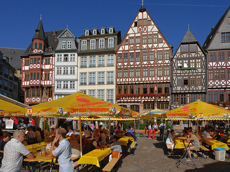 Foto Römer mit Schirmen - Frankfurt am Main