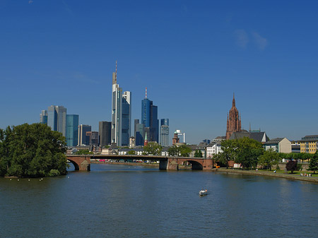 Foto Skyline von Frankfurt mit Alter Brücke - Frankfurt am Main
