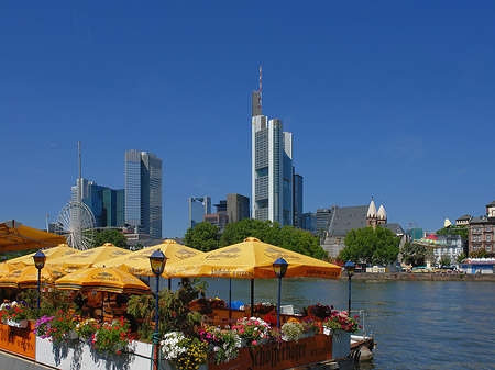 Fotos Skyline von Frankfurt mit Schöfferhofer Weizen | Frankfurt am Main