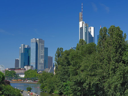 Fotos Skyline von Frankfurt mit Ufer | Frankfurt am Main