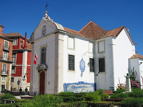 Kirche mit Garten Fotos