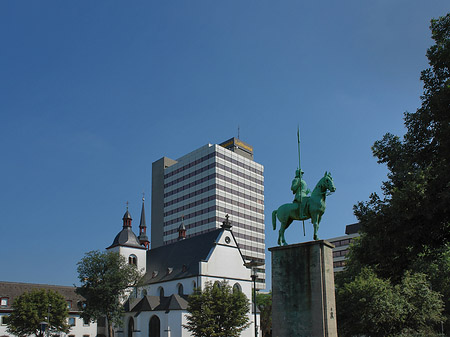 Foto Alte Abtei vor neuer Lufthansa - Köln