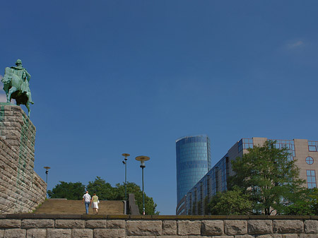 Fotos Reiterstatue bewacht Hyatt Regency Hotel
