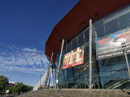 Weg zur Kölnarena Fotos