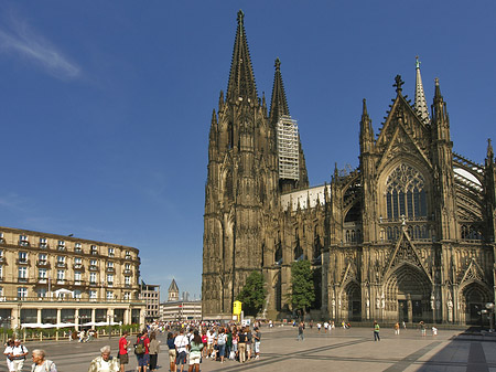 Kölner Dom mit Domhotel Fotos