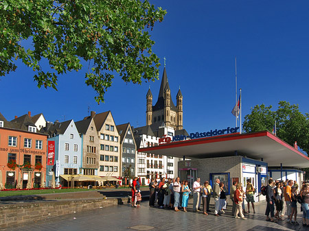 Fotos Schlange stehen für Köln-Düsseldorfer | Köln