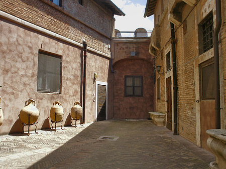 Tür in der Burg Foto 