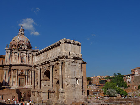 Foto Triumphbogen mit der Santi Luca e Martina