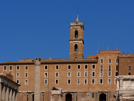 Tabularium mit Glockenturm Fotos