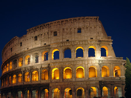 Kolosseum bei Nacht Fotos