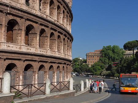 Fotos Kolosseum mit Straße | Rom