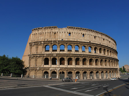 Kolosseum mit Straße
