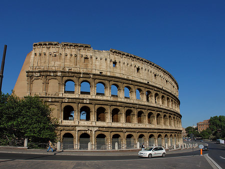 Fotos Kolosseum mit Straße | Rom