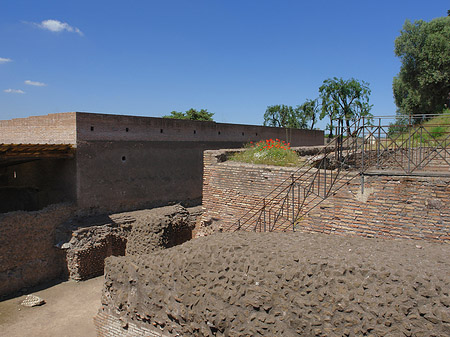 Hadrianische Arkaden Fotos