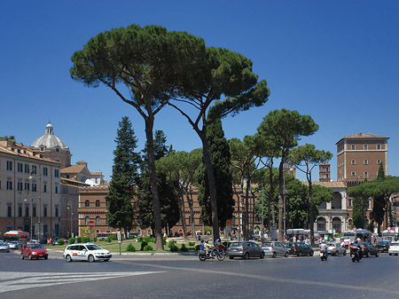 Verkehr an der Piazza Venezia Foto 
