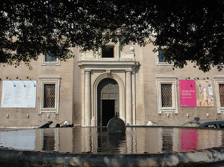 Fotos Eingang mit Brunnen | Rom