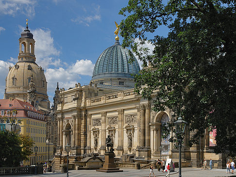 Frauenkirche und Kunstakademie Foto 