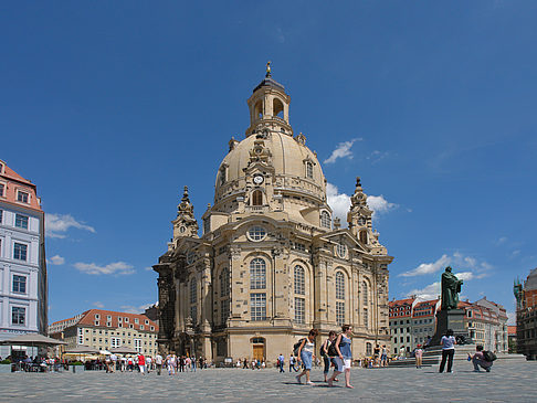 Frauenkirche und Neumarkt Foto 