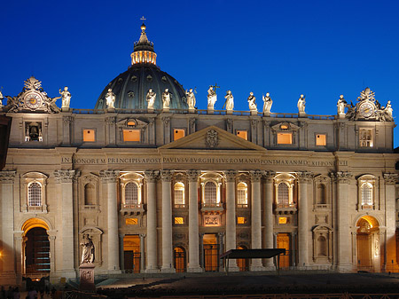 Petersdom bei Nacht Foto 